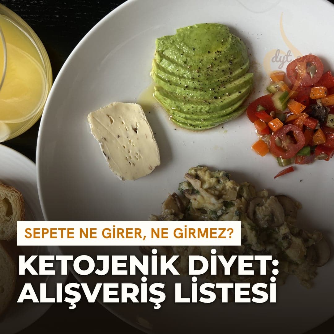 Tabakta yumurta, avokado, beyaz peynir ve domates salatası