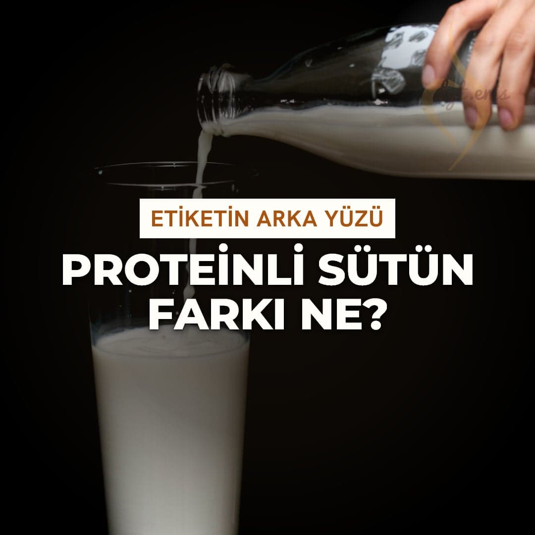 Cam bardağa şişeden süt dökülürken çekilmiş koyu zeminli kapak görseli